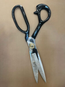 Foam Sculpted Oversize Scissor